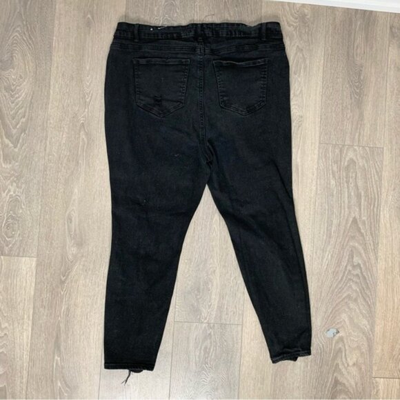 Almost Famous Women's Jeans Distressed Skinny Straight Leg Black Rips Size 20 - Picture 11 of 11